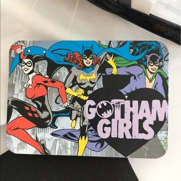 𝅺LONDON Soho's BATGIRL zippered makeup bag. - Picture 6 of 6